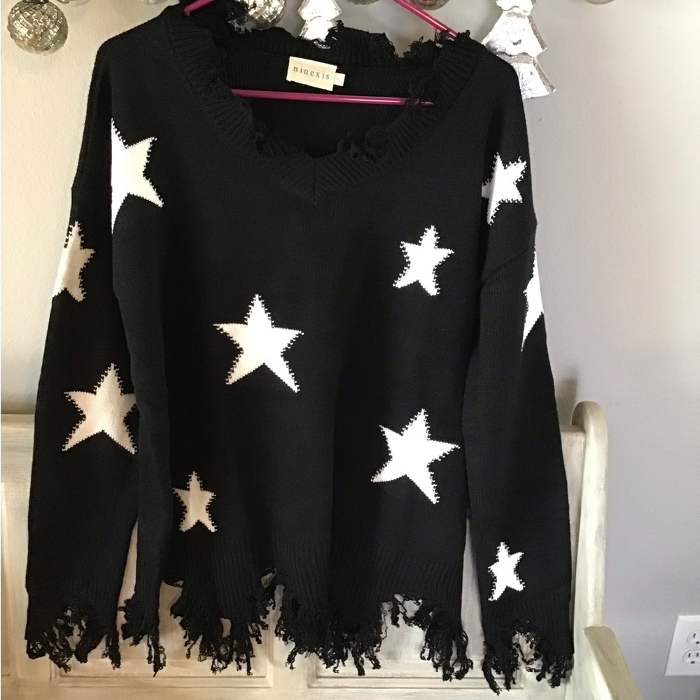 Long sleeve M/L sweater with fringe detail